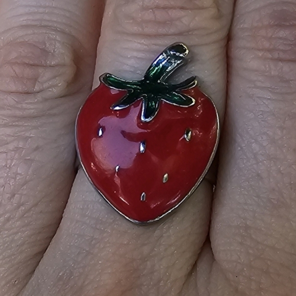 🍓 Strawberry Ring - Picture 3 of 6